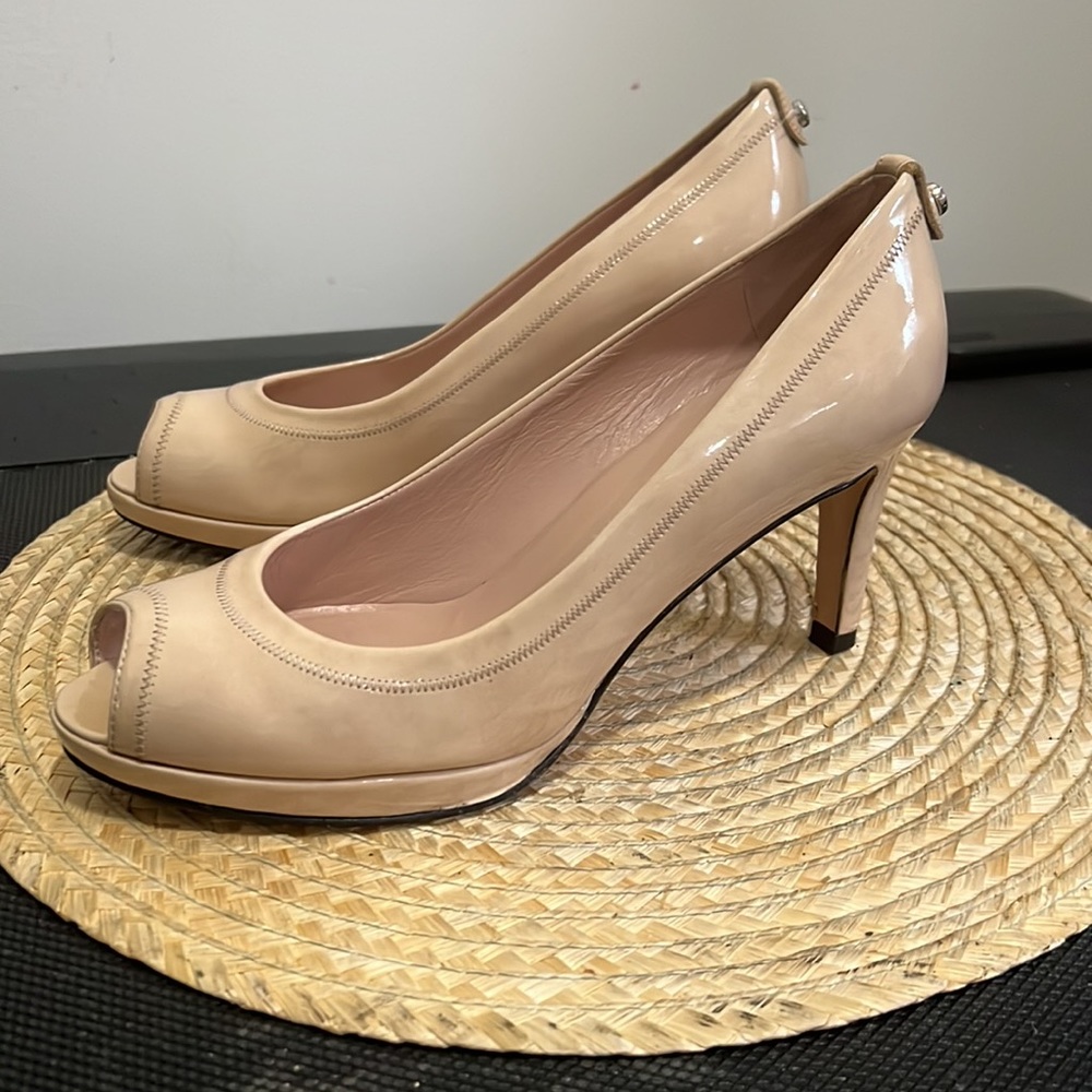 Stuart Weitzman Patent Leather Peep Toe Pump Heel Size 7.5
